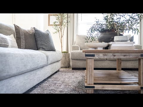 Simple Living Room Makeover on a Budget  // Home Decorating Ideas